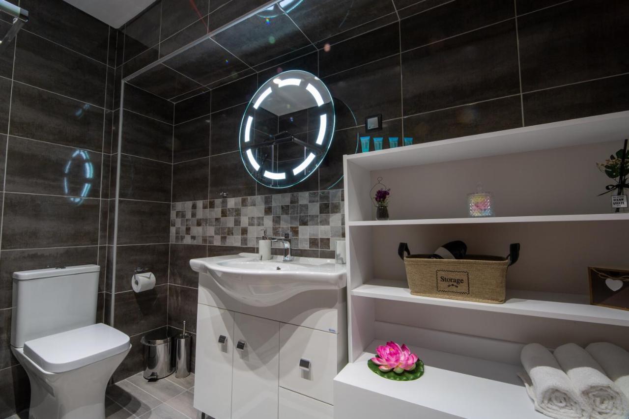 Angel Deluxe Apartments&suites
